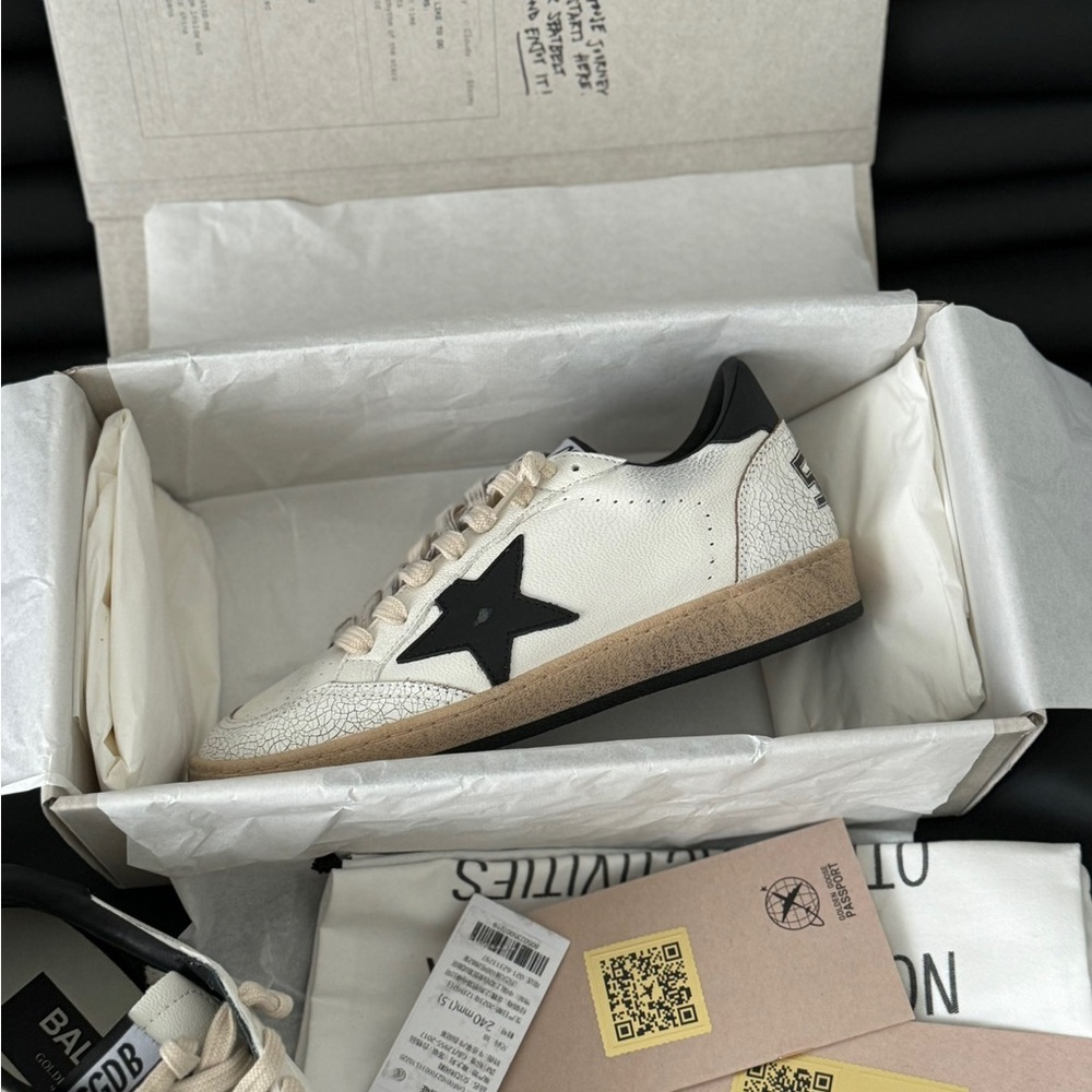 Golden Goose White Sneakers with Black Star - Picture 5 of 6
